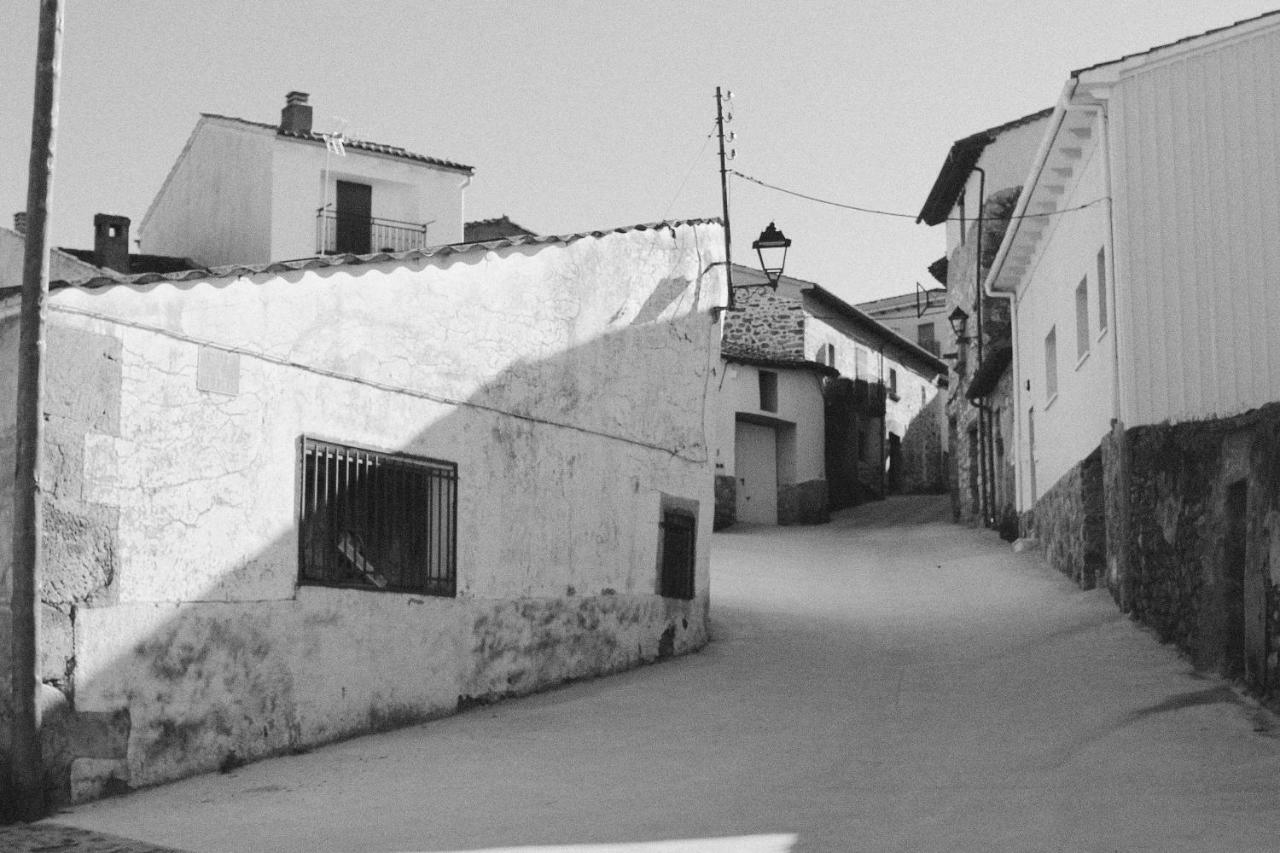 בית הארחה Perales del Puerto 	La Grulla Gris מראה חיצוני תמונה